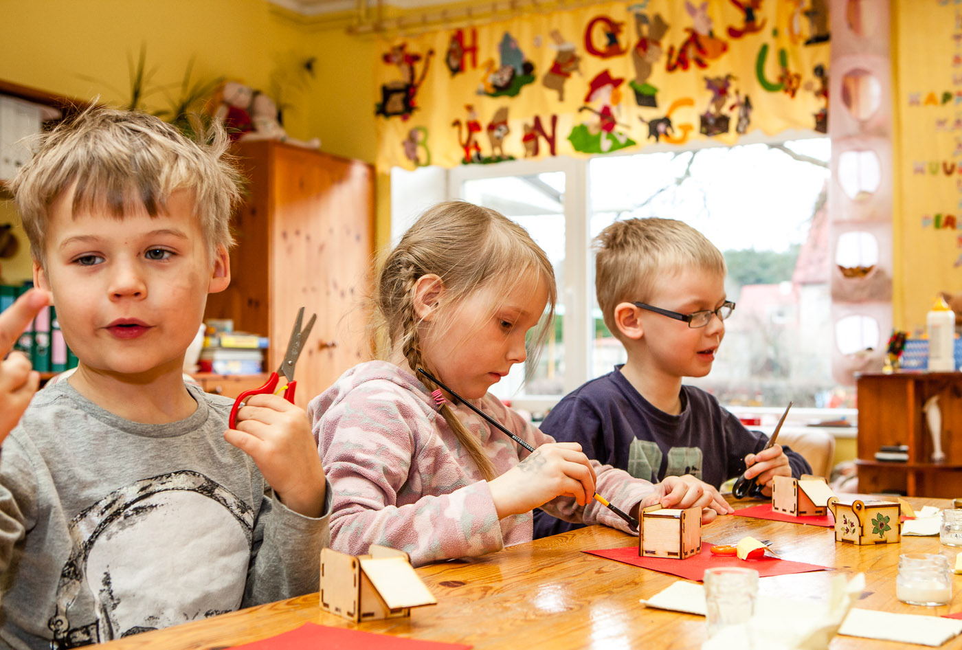 Wooden car building kit for three cars - Image 4
